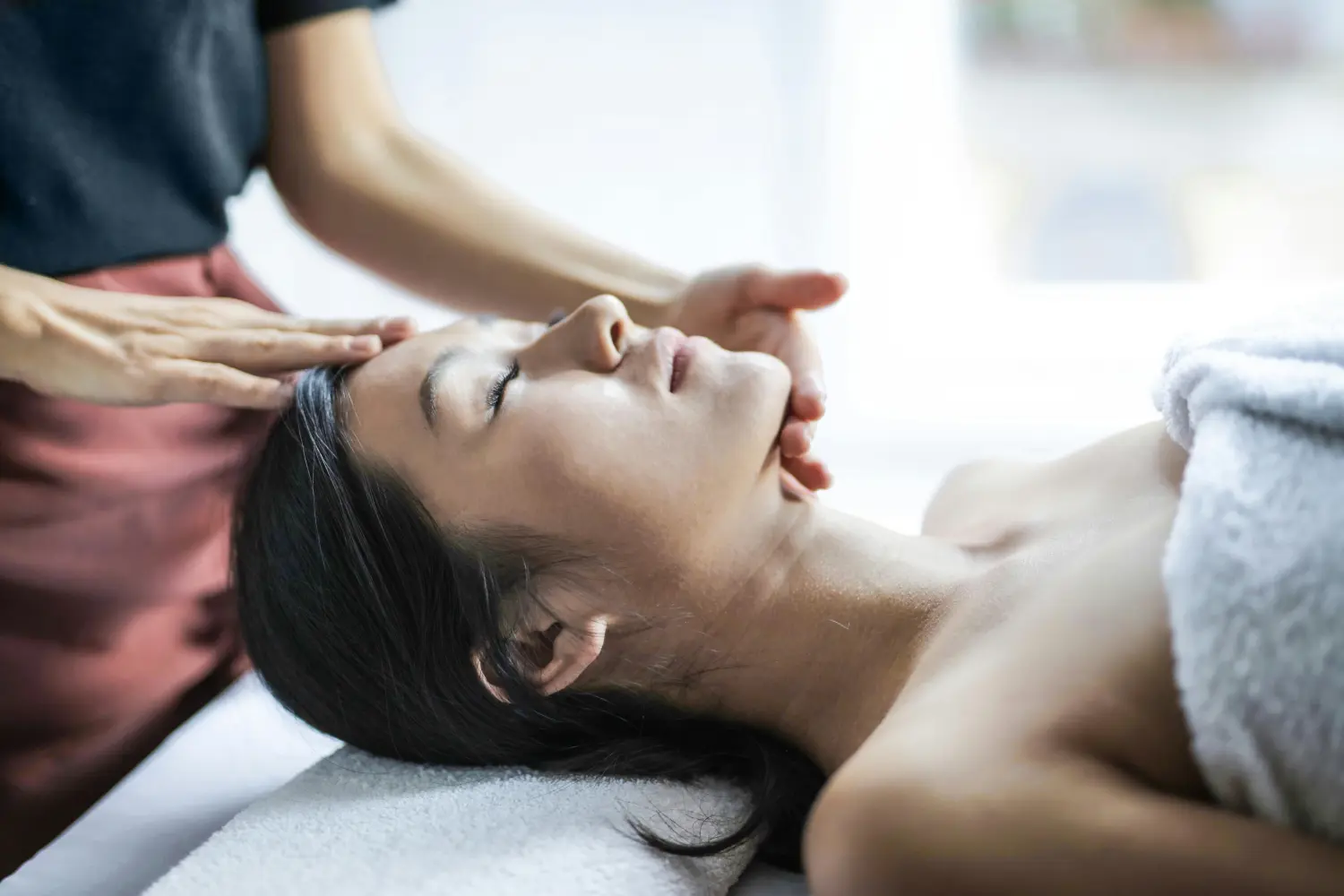 Japanische Gesichtsmassage von der Bamberger Berufsfachschule für Kosmetik